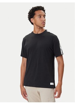 Tommy Hilfiger T-Shirt Logo UM0UM03005 Czarny Regular Fit ze sklepu MODIVO w kategorii T-shirty męskie - zdjęcie 185548238