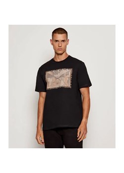 GUESS T-shirt | Regular Fit - id: GJ255M000009058 - marki Guess - 185553555 GUESS T-shirt | Regular Fit ze sklepu Gomez Fashion Store w kategorii T-shirty męskie - zdjęcie 185553555
