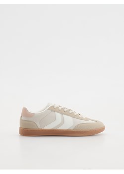 Reserved - Sneakersy na płaskiej podeszwie - biały - id: 070CQ-00X - marki Reserved - 185557597 Reserved - Sneakersy na płaskiej podeszwie - biały ze sklepu Reserved w kategorii Buty sportowe damskie - zdjęcie 185557597
