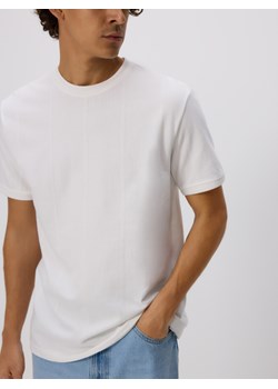 Reserved - Strukturalny t-shirt comfort fit - złamana biel ze sklepu Reserved w kategorii T-shirty męskie - zdjęcie 185573988