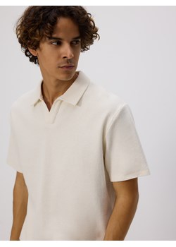 Reserved - Strukturalne polo comfort fit - złamana biel ze sklepu Reserved w kategorii T-shirty męskie - zdjęcie 185574208