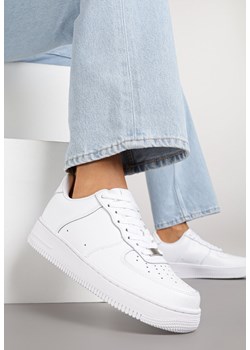 Białe Skórzane Sneakersy Ozdobione Perforacją Rilurea ze sklepu born2be.pl w kategorii Buty sportowe damskie - zdjęcie 185575979