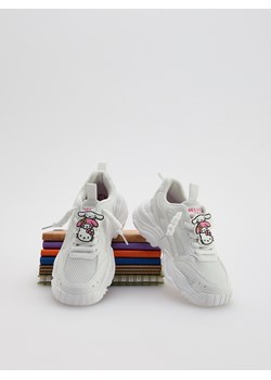 Reserved - Lekkie sneakersy Hello Kitty - biały ze sklepu Reserved w kategorii Buty sportowe dziecięce - zdjęcie 185577997