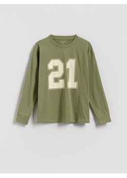 Reserved - Bawełniany longsleeve - oliwkowy - id: 041FI-91X - marki Reserved - 185579885 Reserved - Bawełniany longsleeve - oliwkowy ze sklepu Reserved w kategorii T-shirty chłopięce - zdjęcie 185579885