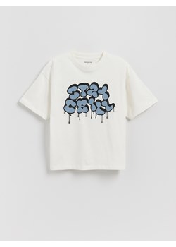 Reserved - Bawełniany t-shirt z nadrukiem - złamana biel ze sklepu Reserved w kategorii T-shirty chłopięce - zdjęcie 185589519
