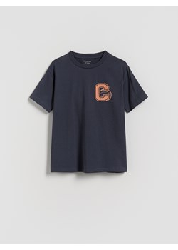 Reserved - Bawełniany t-shirt z nadrukiem - granatowy ze sklepu Reserved w kategorii T-shirty chłopięce - zdjęcie 185590239