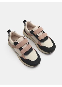 Sinsay - Sneakersy z imitacji zamszu - beżowy ze sklepu Sinsay w kategorii Buty sportowe dziecięce - zdjęcie 185591879