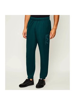 EA7 Spodnie dresowe | Modern fit ze sklepu Gomez Fashion Store w kategorii Spodnie męskie - zdjęcie 185605159
