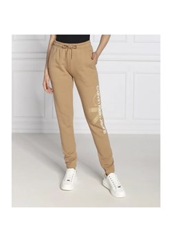Calvin Klein Jeans Spodnie dresowe | Regular Fit ze sklepu Gomez Fashion Store w kategorii Spodnie damskie - zdjęcie 185608049