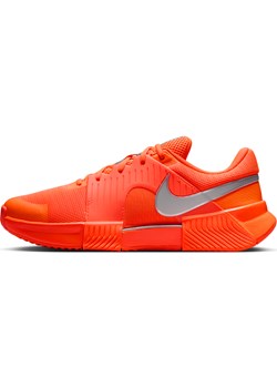 Męskie buty do tenisa na korty ziemne Nike GP Challenge 1 - Pomarańczowy ze sklepu Nike poland w kategorii Buty sportowe męskie - zdjęcie 185630218