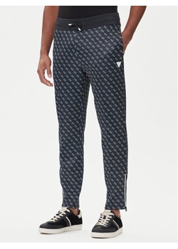 Guess Spodnie dresowe Z2BB05 K7122 Granatowy Regular Fit ze sklepu MODIVO w kategorii Spodnie męskie - zdjęcie 185635055