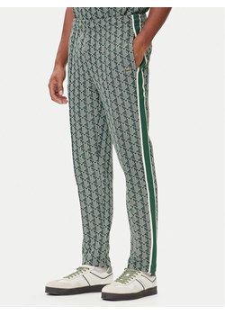 Lacoste Spodnie dresowe XH1440 Zielony Regular Fit ze sklepu MODIVO w kategorii Spodnie męskie - zdjęcie 185635078