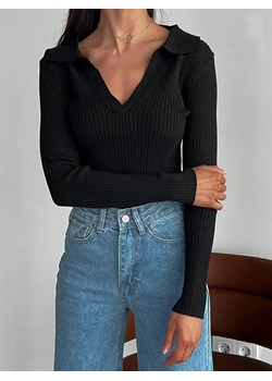 Prążkowany sweter w stylu polo - Czarny Uniwersalny - id: 9779738214729 - marki Intimica - 185639215 Prążkowany sweter w stylu polo - Czarny Uniwersalny ze sklepu Intimica.pl w kategorii Swetry damskie - zdjęcie 185639215