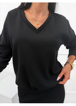 Czarna Bluza z Dekoltem V ze sklepu ModnaKiecka.pl w kategorii Bluzy damskie - zdjęcie 185639716