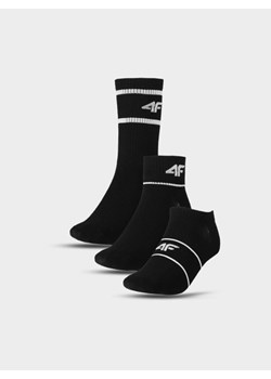 Skarpetki casual uniseks (3-pack) 4F 4FWMM00USOCU377 - czarne ze sklepu Sportstylestory.com w kategorii Skarpetki damskie - zdjęcie 185650179