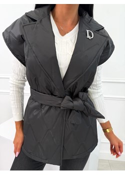 Czarna Kamizelka z Ozdobną Broszką ze sklepu ModnaKiecka.pl w kategorii Kamizelki damskie - zdjęcie 185661607