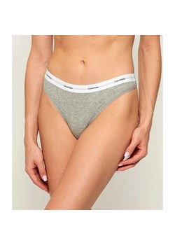 Calvin Klein Underwear Stringi ze sklepu Gomez Fashion Store w kategorii Majtki damskie - zdjęcie 185667648
