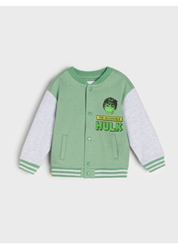 Sinsay - Rozpinana bluza z nadrukiem na plecach Hulk - green spruce - id: 544EM-75X - marki Sinsay - 185677525 Sinsay - Rozpinana bluza z nadrukiem na plecach Hulk - green spruce ze sklepu Sinsay w kategorii Bluzy i swetry - zdjęcie 185677525