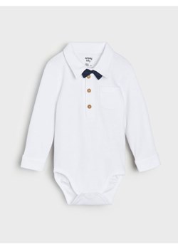Sinsay - Bawełniane body z muszką - biały ze sklepu Sinsay w kategorii Body niemowlęce - zdjęcie 185677548