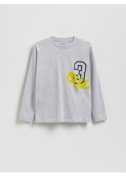 Reserved - Longsleeve z nadrukiem - jasnoszary ze sklepu Reserved w kategorii Bluzy chłopięce - zdjęcie 185677628