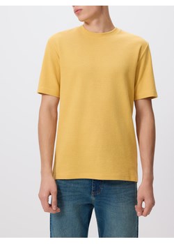 Reserved - Strukturalny t-shirt comfort fit - bursztynowy - id: 428EX-18X - marki Reserved - 185677989 Reserved - Strukturalny t-shirt comfort fit - bursztynowy ze sklepu Reserved w kategorii T-shirty męskie - zdjęcie 185677989