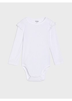Sinsay - Prążkowane body z ozdobnymi falbanami - biały ze sklepu Sinsay w kategorii Odzież dla niemowląt - zdjęcie 185689745