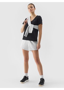Damskie spodenki dresowe 4F 4FWSS24TSHOF286 - szare ze sklepu Sportstylestory.com w kategorii Szorty - zdjęcie 185693985