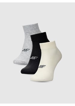 Damskie skarpetki za kostkę (3-pack) 4F 4FWMM00USOCF448 - multikolor ze sklepu Sportstylestory.com w kategorii Skarpetki damskie - zdjęcie 185694169