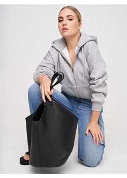 Sinsay - Torebka na ramię z imitacji skóry - czarny - id: 560EK-99X - marki Sinsay - 185702246 Sinsay - Torebka na ramię z imitacji skóry - czarny ze sklepu Sinsay w kategorii Torebki damskie - zdjęcie 185702246
