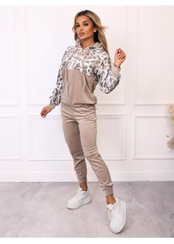 KOMPLET WELUROWY BLUZA + SPODNIE W PANTERKE- BEŻOWY ze sklepu olika.com.pl w kategorii Dresy damskie - zdjęcie 185715166