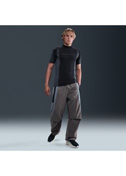 Męskie spodnie z tkaniny w kontrastowych kolorach o oversizowym kroju Dri-FIT Nike Tech - Szary ze sklepu Nike poland w kategorii Spodnie męskie - zdjęcie 185715996