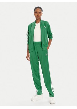 adidas Dres Essentials 3-Stripes JD2687 Zielony Regular Fit ze sklepu MODIVO w kategorii Dresy damskie - zdjęcie 185731146