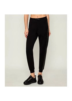 Armani Exchange Spodnie dresowe | Regular Fit ze sklepu Gomez Fashion Store w kategorii Spodnie damskie - zdjęcie 185742867