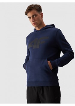 Męska bluza dresowa nierozpinana z kapturem 4F 4FWMM00TSWSM1464 - granatowa ze sklepu Sportstylestory.com w kategorii Bluzy męskie - zdjęcie 185749888
