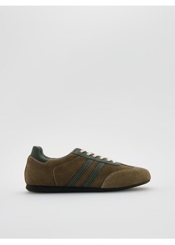 Reserved - Zamszowe sneakersy - ciemnozielony ze sklepu Reserved w kategorii Buty sportowe damskie - zdjęcie 185751188