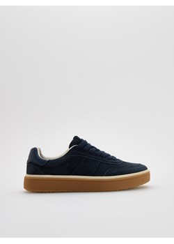 Reserved - Zamszowe sneakersy - granatowy ze sklepu Reserved w kategorii Buty sportowe męskie - zdjęcie 185751569