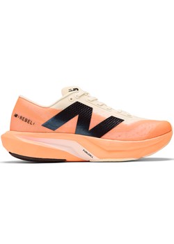 Buty damskie New Balance FuelCell Rebel v4 WFCXCC4 – pomarańczowe ze sklepu New Balance Poland w kategorii Buty sportowe damskie - zdjęcie 185753095