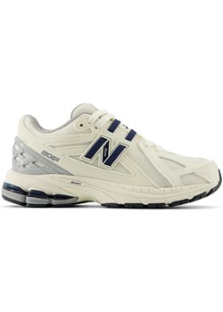 Buty dziecięce New Balance PC1906EU – beżowe ze sklepu New Balance Poland w kategorii Buty sportowe dziecięce - zdjęcie 185753339