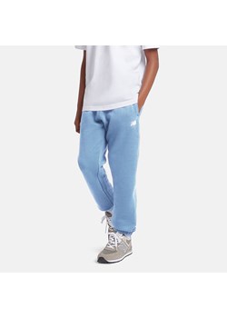 Spodnie dziecięce New Balance LAKB0007HEB – niebieskie ze sklepu New Balance Poland w kategorii Spodnie chłopięce - zdjęcie 185753706
