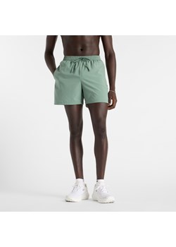 Spodenki męskie New Balance MS41227DKJ – zielone ze sklepu New Balance Poland w kategorii Spodenki męskie - zdjęcie 185753947