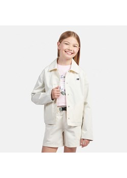 Kurtka dziecięca New Balance LAKG0095LIN – beżowa ze sklepu New Balance Poland w kategorii Kurtki dziewczęce - zdjęcie 185754016