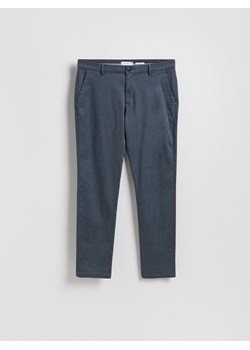 Reserved - Spodnie chino slim fit - granatowy ze sklepu Reserved w kategorii Spodnie męskie - zdjęcie 185755269