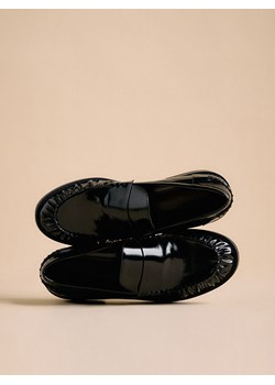 Reserved - Loafersy z przeszyciami - czarny ze sklepu Reserved w kategorii Półbuty damskie - zdjęcie 185755295