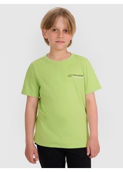 Chłopięcy t-shirt z nadrukiem 4F 4FJWAW25TTSHM2415 - zielony ze sklepu Sportstylestory.com w kategorii T-shirty chłopięce - zdjęcie 185755889