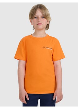 Chłopięcy t-shirt z nadrukiem 4F 4FJWAW25TTSHM2415 - pomarańczowy ze sklepu Sportstylestory.com w kategorii T-shirty chłopięce - zdjęcie 185755906