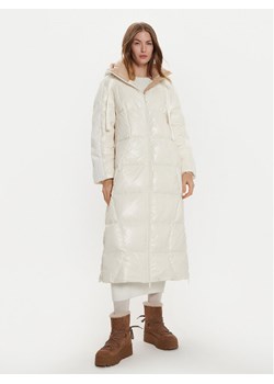 ViCOLO Płaszcz zimowy TS0025 Écru Regular Fit ze sklepu MODIVO w kategorii Kurtki damskie - zdjęcie 185761177