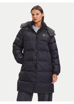 Calvin Klein Jeans Płaszcz zimowy Essential LV047D502G Czarny Regular Fit ze sklepu MODIVO w kategorii Płaszcze damskie - zdjęcie 185761208