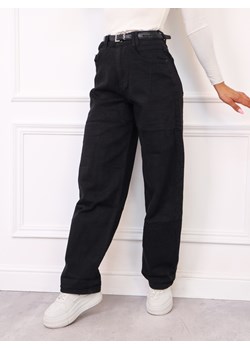 SPODNIE JEANSOWE MOM FIT Z PRZESZYCIAMI- CZARNE ze sklepu olika.com.pl w kategorii Jeansy damskie - zdjęcie 185768786