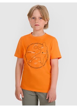 Chłopięcy t-shirt z nadrukiem 4F 4FJWAW25TTSHM2413 - pomarańczowy ze sklepu Sportstylestory.com w kategorii T-shirty chłopięce - zdjęcie 185769919
