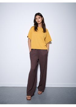 Mohito - Musztardowy t-shirt basic - musztardowy ze sklepu Mohito w kategorii Bluzki damskie - zdjęcie 185780269